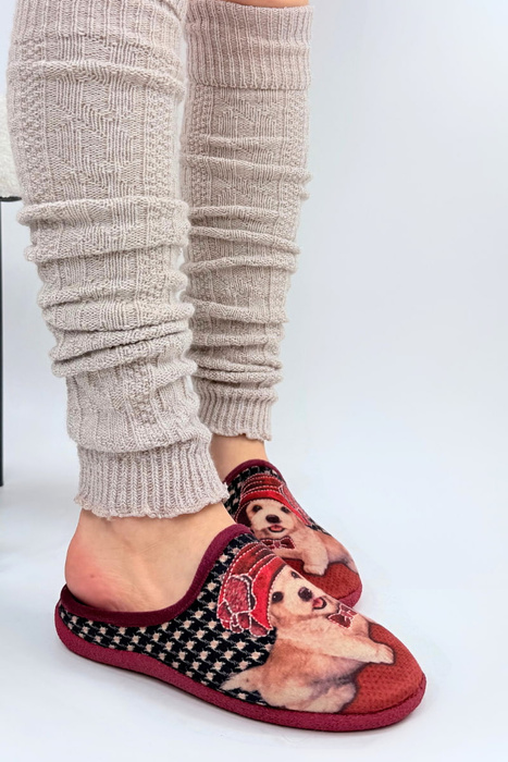 Bordowe kapcie damskie z pieskiem wsuwane