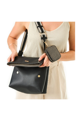 Чорна сумка-почтальон з екошкіри з сумкою Rieker