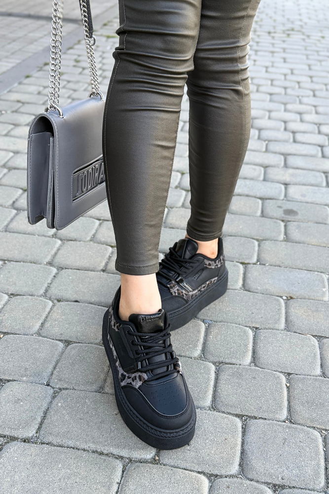 Czarne sneakersy na grubej platformie z ekoskóry z motywem panterki Big Star