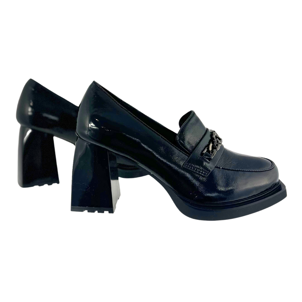 Czarne skórzane lakierowane mokasyny na słupku Vinceza