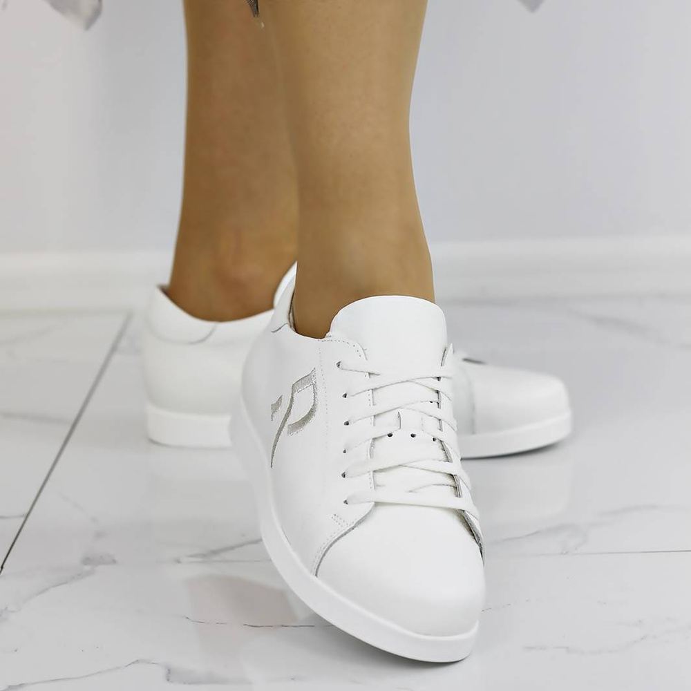 Białe sneakersy damskie ze skóry licowej Ryłko 