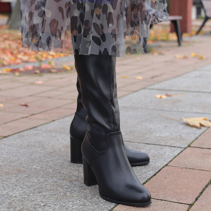 Чорні чоботи на високих підборах від Sergio Leone