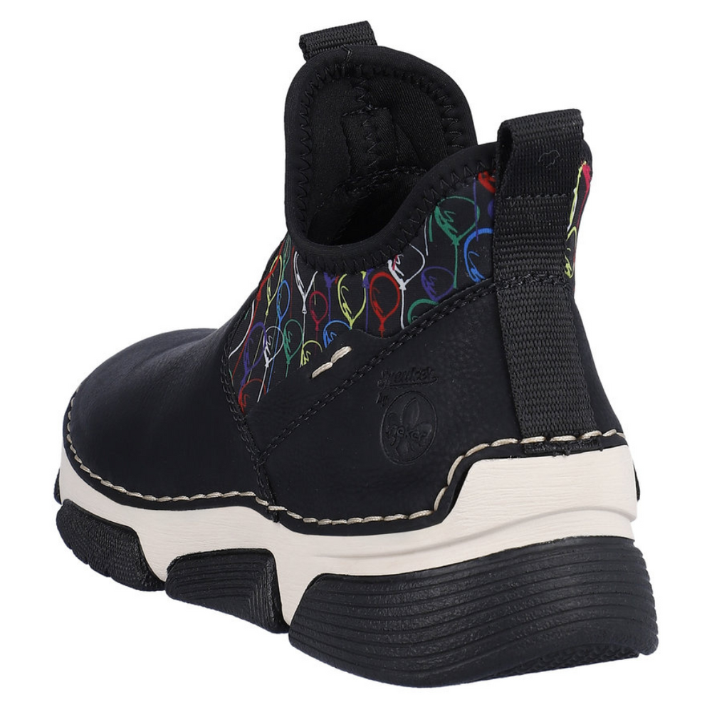 Чорні жіночі ботильйони Rieker з цікавим малюнком на верху