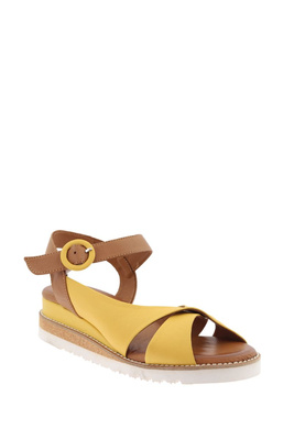 Żółte sandały damskie skórzane na koturnie