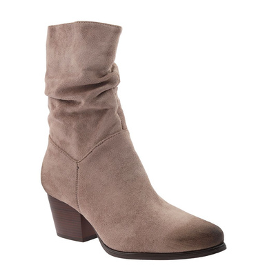 Beżowe botki kowbojki z zamszu e na obcasie