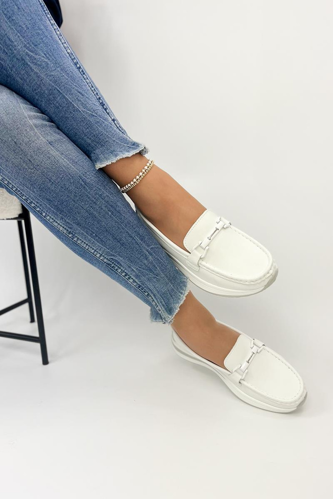 Skórzane półbuty białe wsuwane na platformie