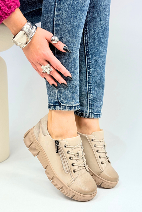 Чорні шкіряні туфлі на платформі з декором спереду