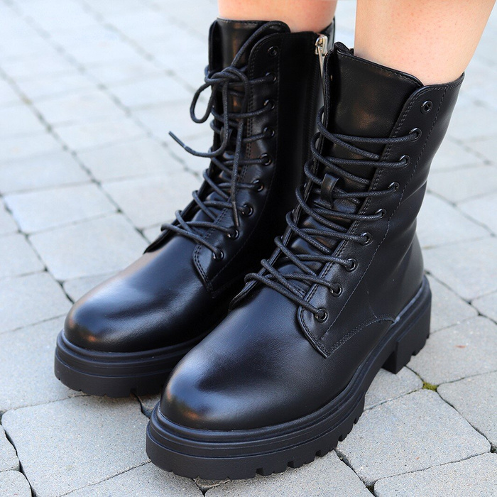 Glany sznurowane w kolorze czarnym ocieplane