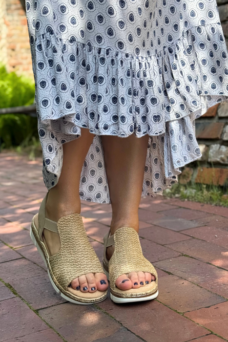 Złote sandały plecione wsuwane na platformie