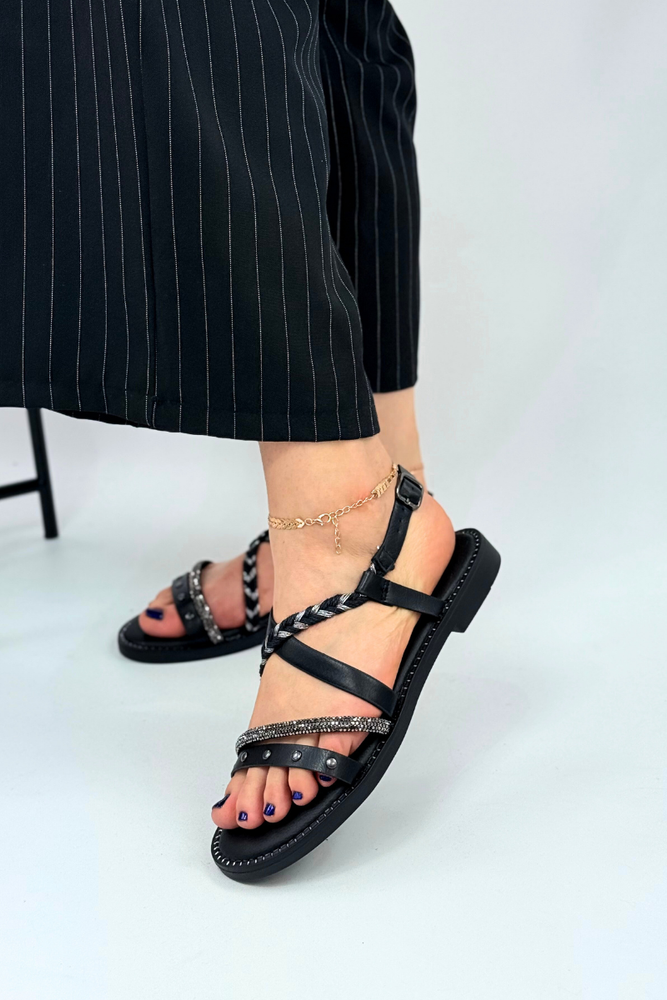 Czarne sandały z ekoskóry z ozdobnymi paskami płaskie