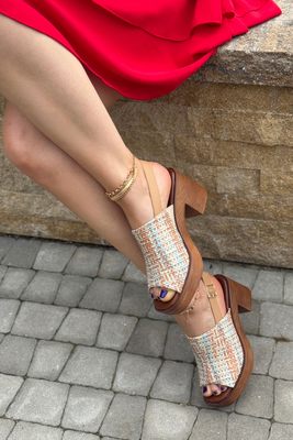 Sandały beżowo niebieskie z ekoskóry na obcasie 