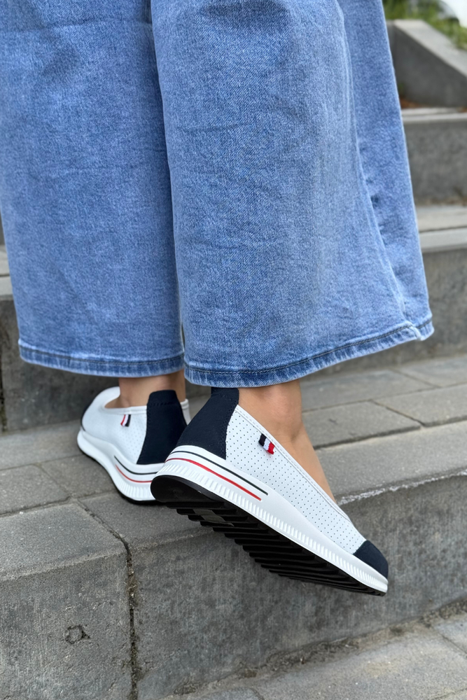 Półbuty skórzane ażurowe biało granatowe na platformie Filippo