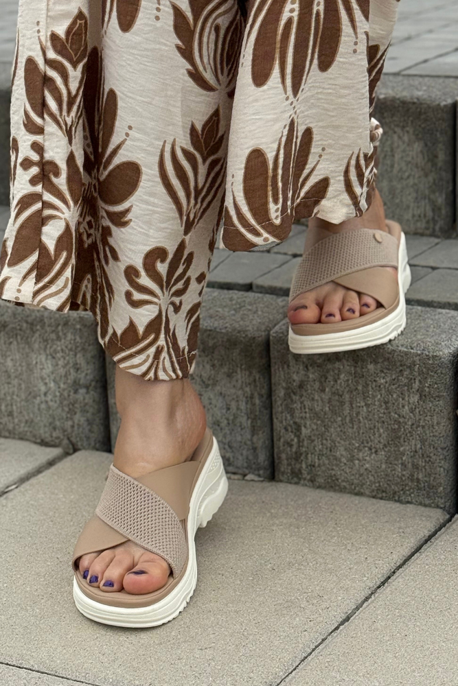 Бежеві жіночі поролонові шльопанці Vinceza