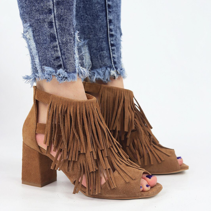 Sandały skórzane z frędzlami welurowe koniak Exquisite