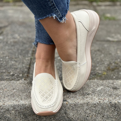 Beżowo złote skórzane półbuty na koturnie Artiker 