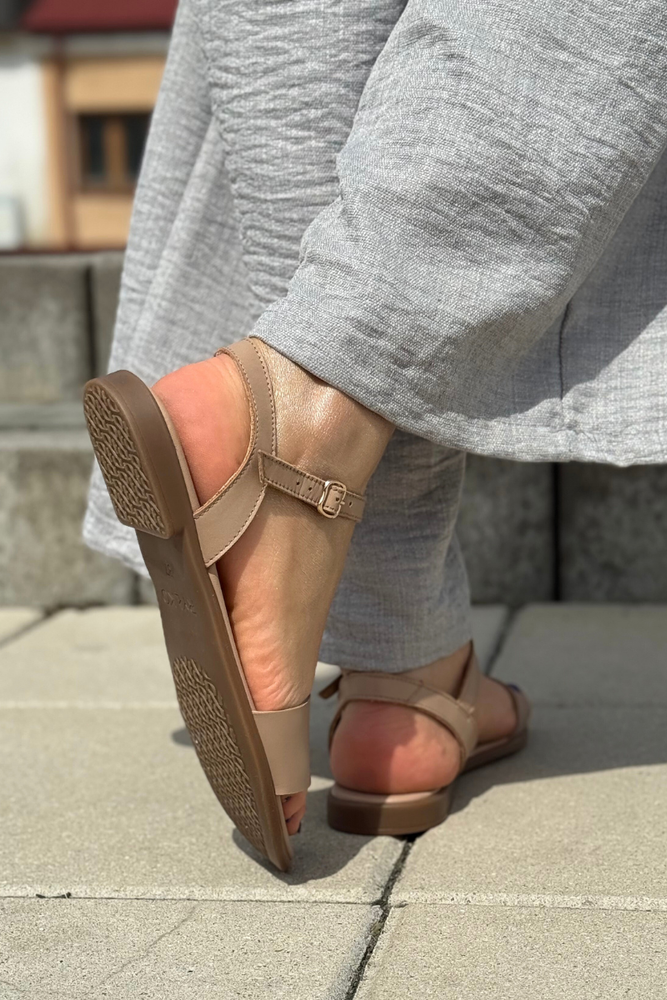 Beżowe sandały ze skóry licowej płaskie Ryłko