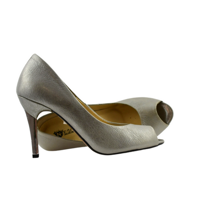 Срібні шкіряні туфлі на високому каблуці Neścior