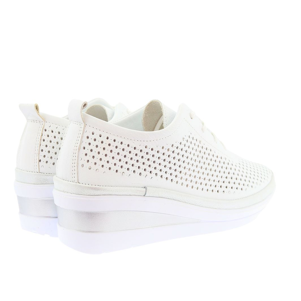 Półbuty skórzane białe ażurowe na koturnie sznurowane