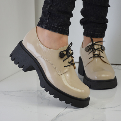 Półbuty Arka 6327 beżowe lakierowane