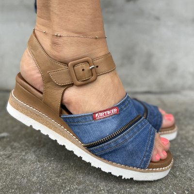 Jeansowe sandały na koturnie Artiker