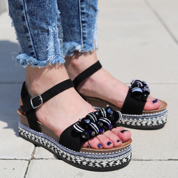 Чорні босоніжки на платформі з декором S. Barski