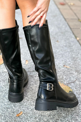 Чорні чоботи на колодці з тонким декором