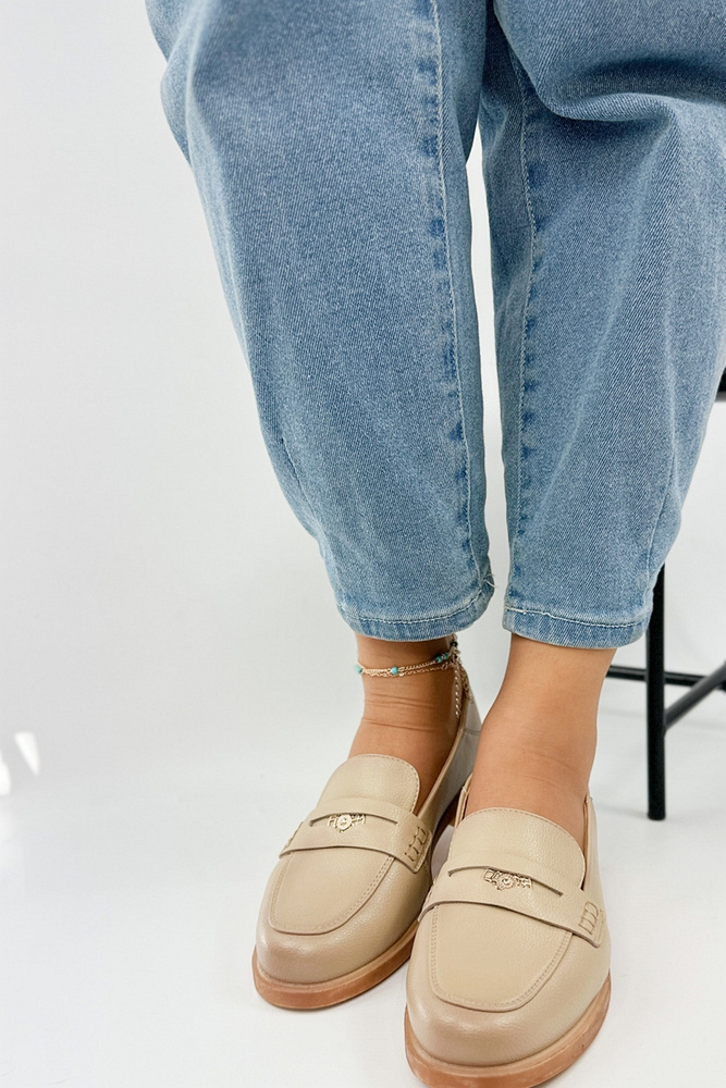 Бежеві мокасини сліпони з декором