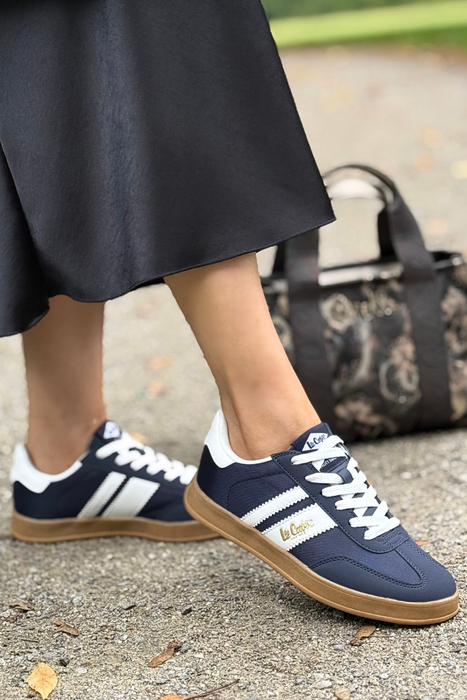 Granatowo białe sneakersy damskie z ekoskóry płaskie