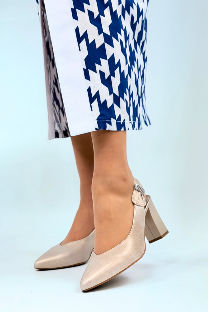 Польські бежеві шкіряні човники з декоративним каблуком