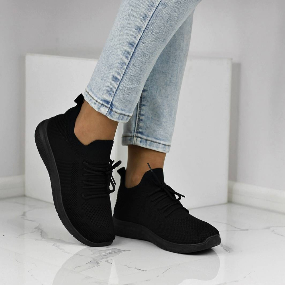 Жіноче чорне спортивне взуття Новинки