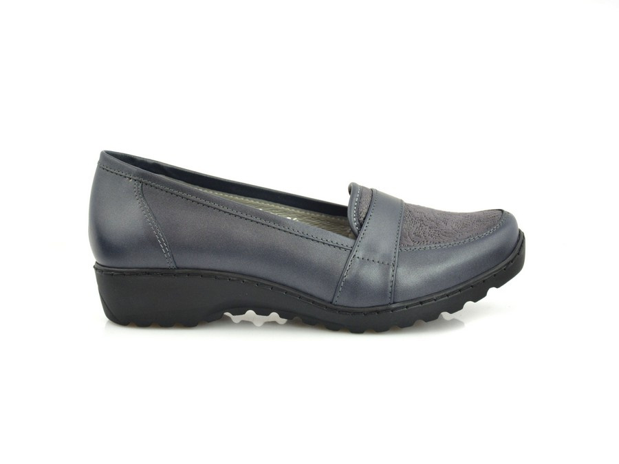 Сірі туфлі на танкетці AXEL 1889