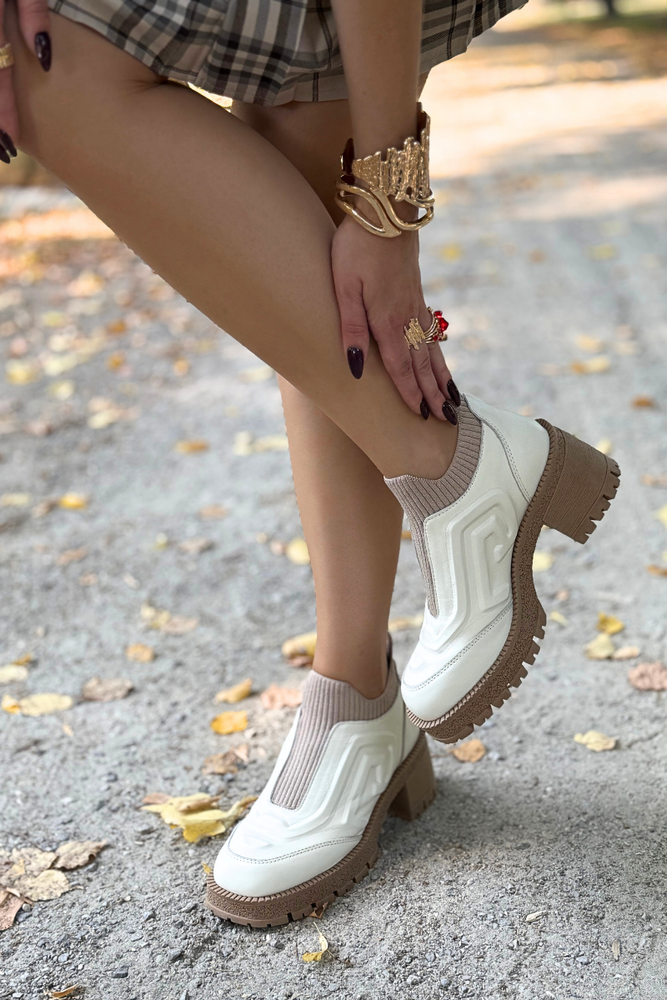 Шкіряні ботильйони оливкового кольору на платформі