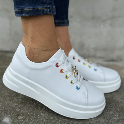 Шкіряні білі спортивні туфлі зі шнурівкою на платформі