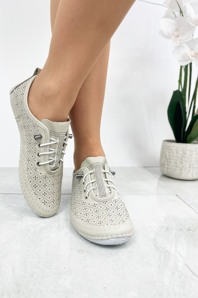 Półbuty ażurowe skórzane w kolorze beżowym