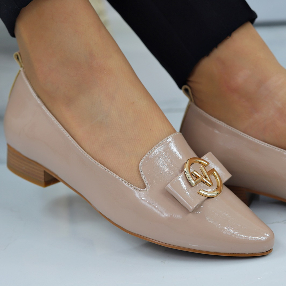 Елегантні лаковані мокасини на низькому каблуці від Vinceza