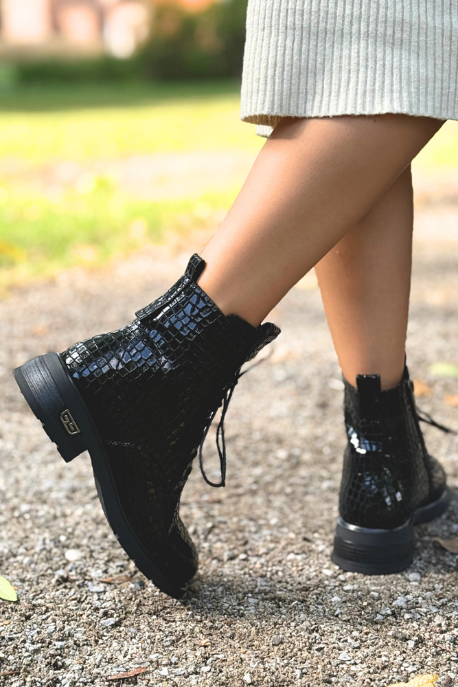 Плоскі утеплені чорні замшеві ботильйони