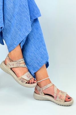 Beżowe sandały skórzane na rzep Rieker