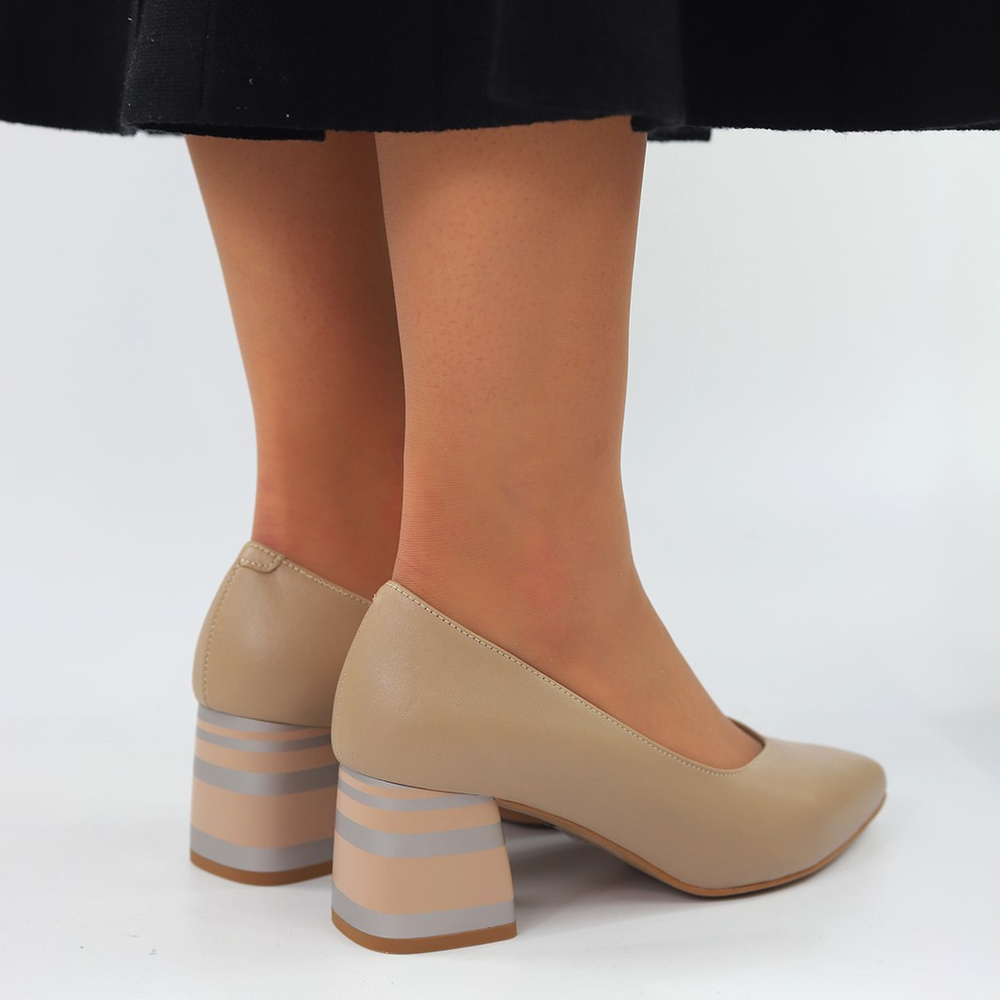 Бежеві шкіряні човники з блоком Kaniowski