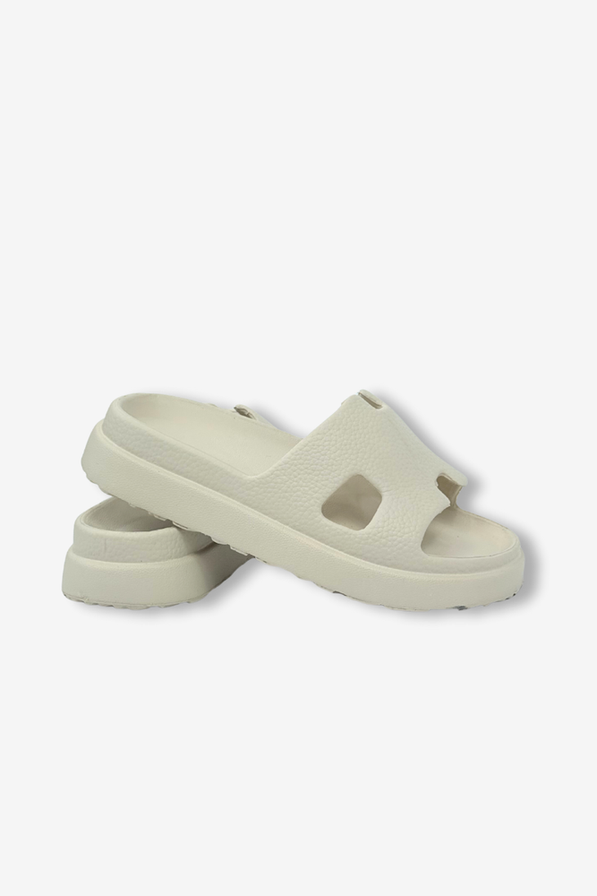 Beżowe damskie klapki gumowe z płaską antypoślizgową podeszwą