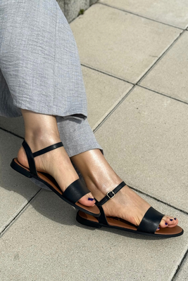 Klasyczne czarne skórzane sandały płaskie Ryłko