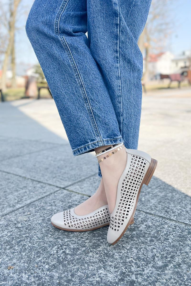 Бежеві ажурні балетки на плоскій підошві