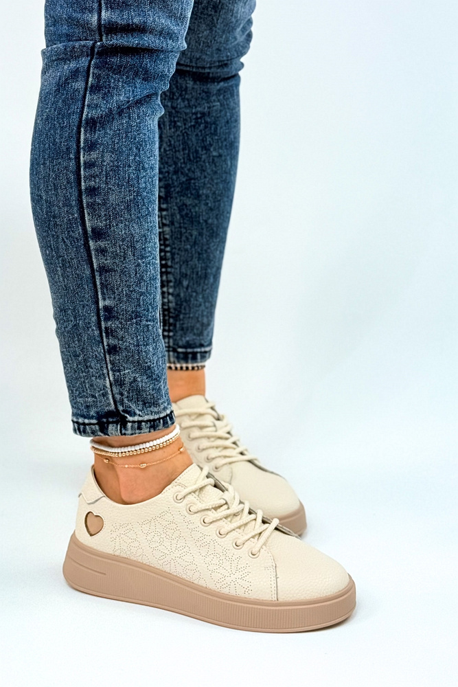 Skórzane półbuty beżowe na platformie sznurowane
