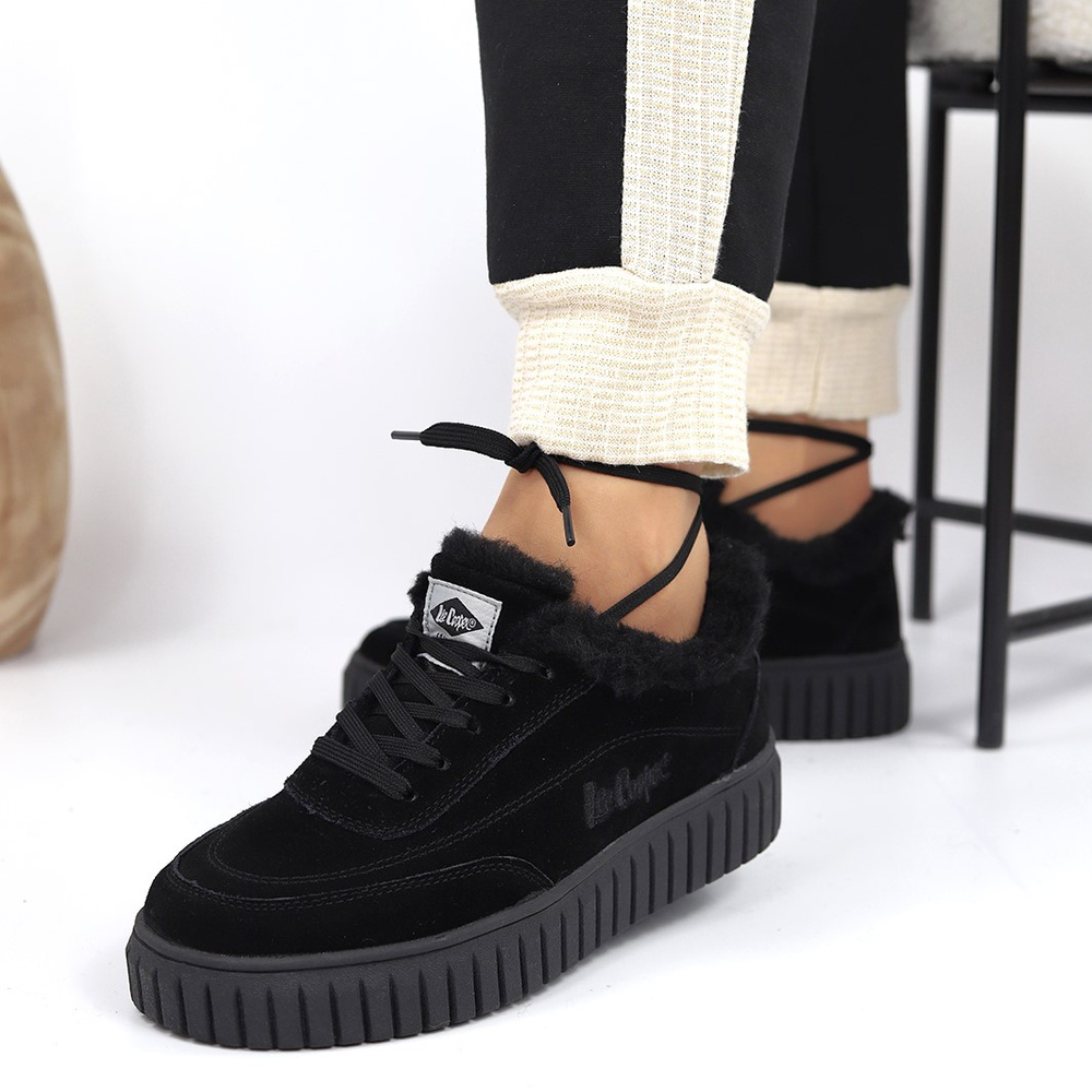 Жіночі шкіряні зимові кросівки чорного кольору Lee Cooper