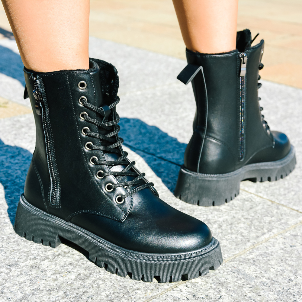 Trzewiki News 22BT26-5013 czarne