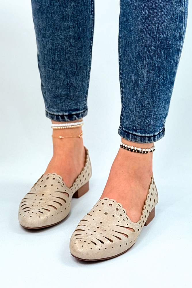 Ażurowe półbuty złote na obcasie wsuwane