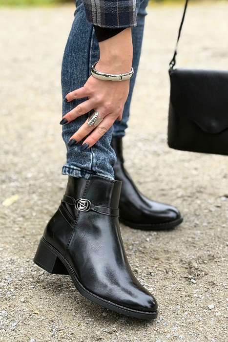 Klasyczne botki czarne na obcasie