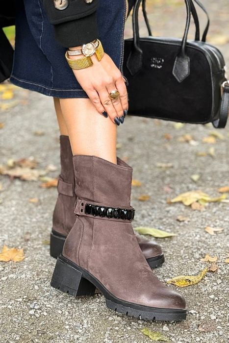 Чорні жіночі короткі шкіряні ботильйони Kordel на високому каблуці