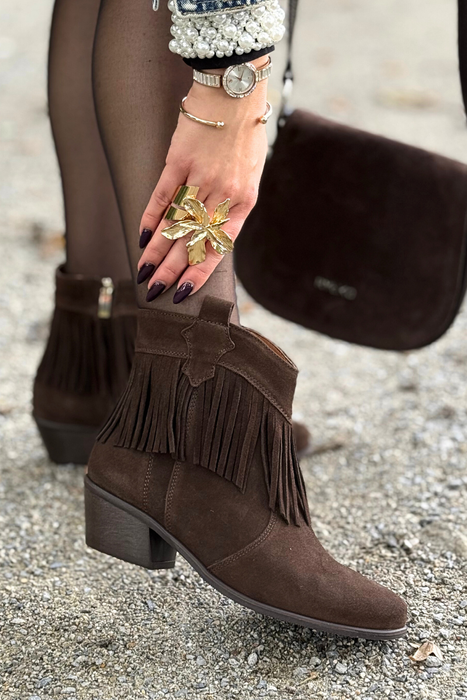 Вишукані бежеві оксамитові шкіряні чобітки