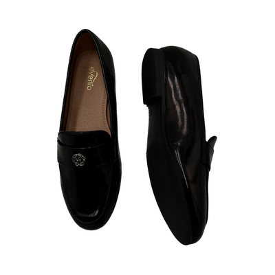 Жіночі чорні лаковані лофери Evento