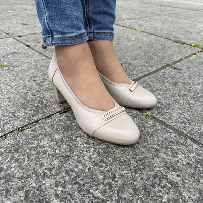 Бежеві шкіряні туфлі на високих підборах Galant